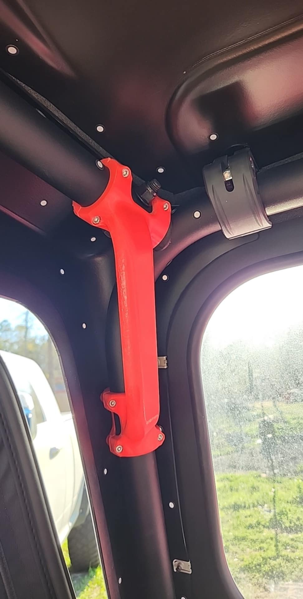 Handle V3 in the Roxor Left.jpg