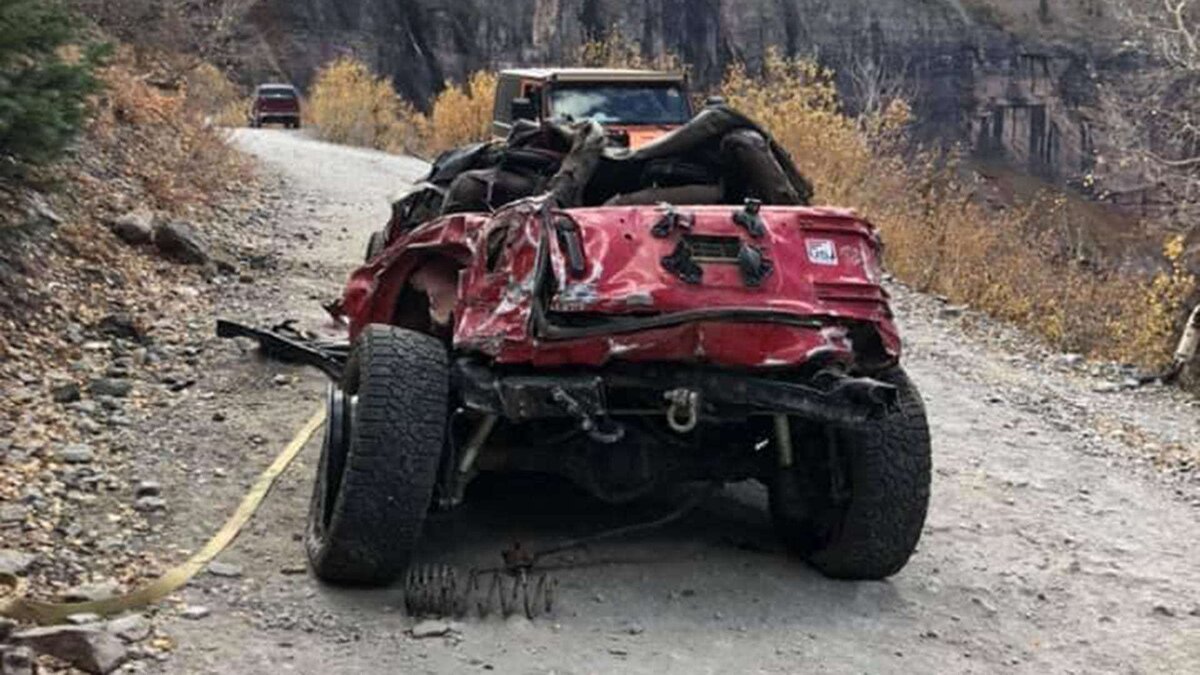 Jeep off Black Bear Pass.jpg